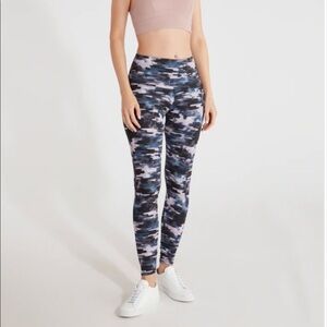 Onzie High Rise Leggings Stormy Camo Women’s Size S/M Hot Yoga
